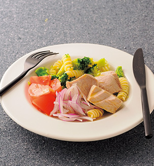 自家製ツナのパスタサラダ